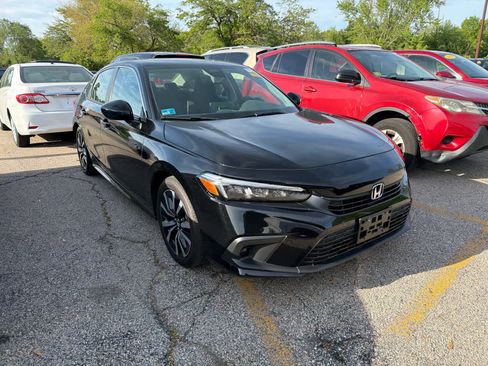 Used 2023 Honda Civic EX image 3