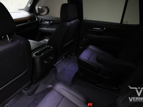Used 2025 GMC Yukon Denali w/ Sun & Power Step Package AWD/4WD image 9