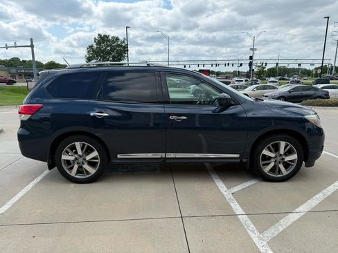 Used 2015 Nissan Pathfinder Platinum w/ Family Entertainment Package AWD/4WD image 5