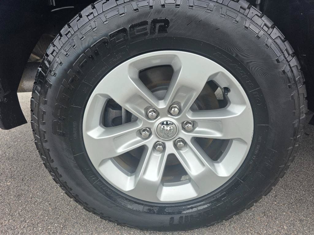 Used 2019 RAM 1500 Laramie AWD/4WD image 23