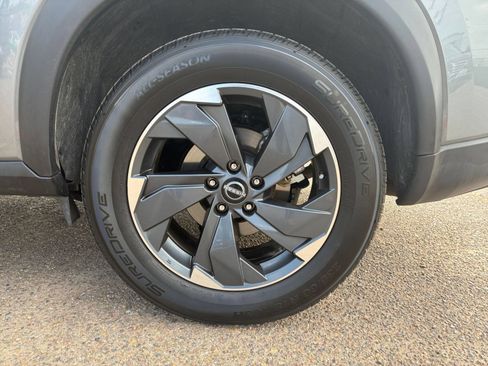 Used 2025 Nissan Rogue SV FWD image 32