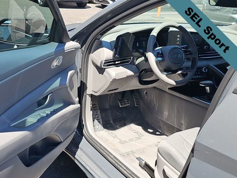 Certified 2025 Hyundai Elantra Sport FWD image 10