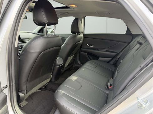 Used 2023 Hyundai Elantra Limited FWD image 14