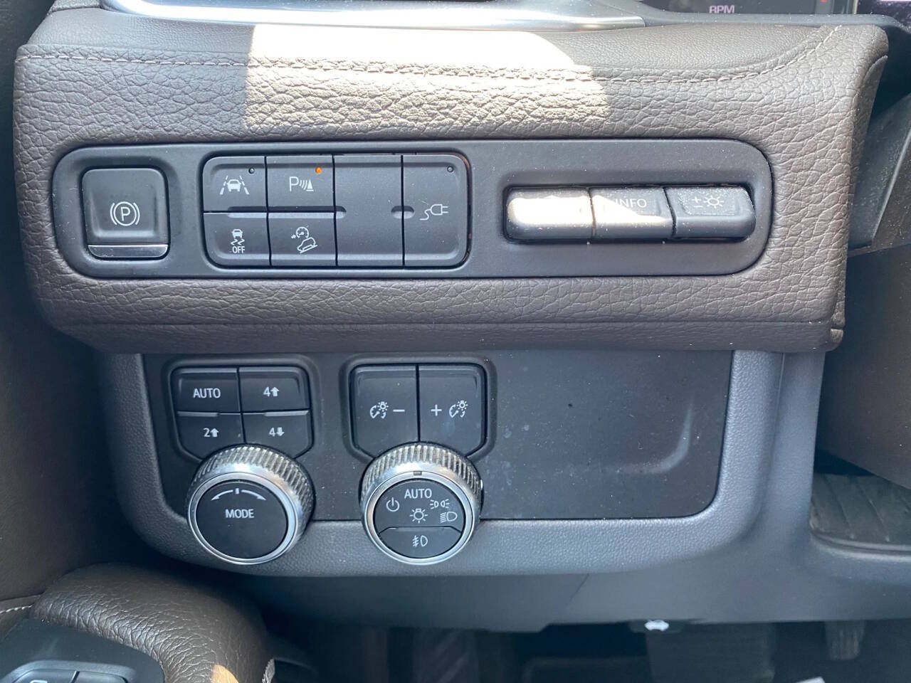 Used 2021 GMC Yukon Denali AWD/4WD image 14
