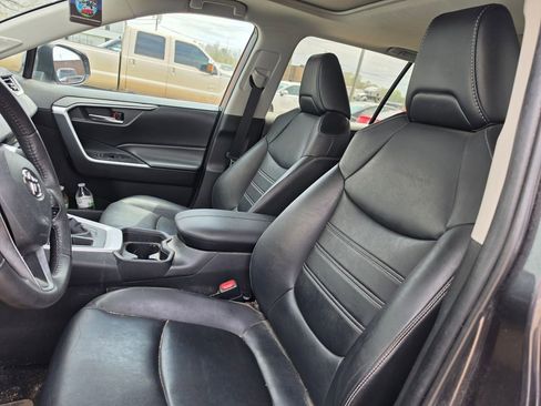 Used 2021 Toyota RAV4 XLE Premium image 6