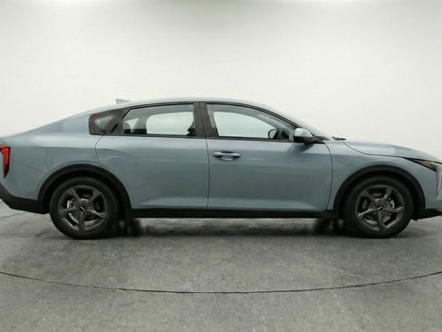 Used 2025 Kia K4 LXS image 11