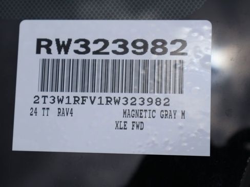 Used 2024 Toyota RAV4 XLE FWD image 7