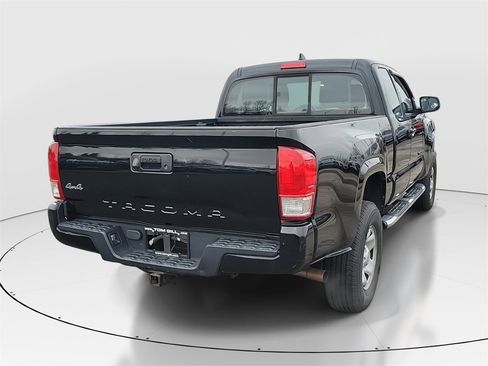 Used 2017 Toyota Tacoma SR image 4