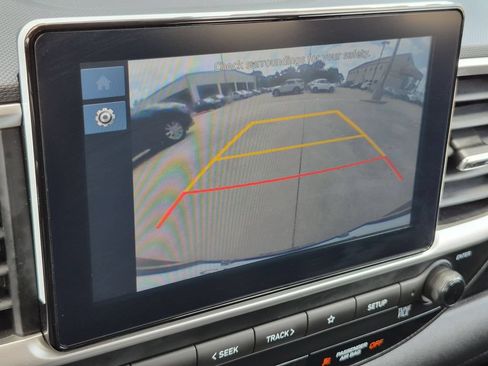 Used 2025 Hyundai Venue SEL FWD image 17