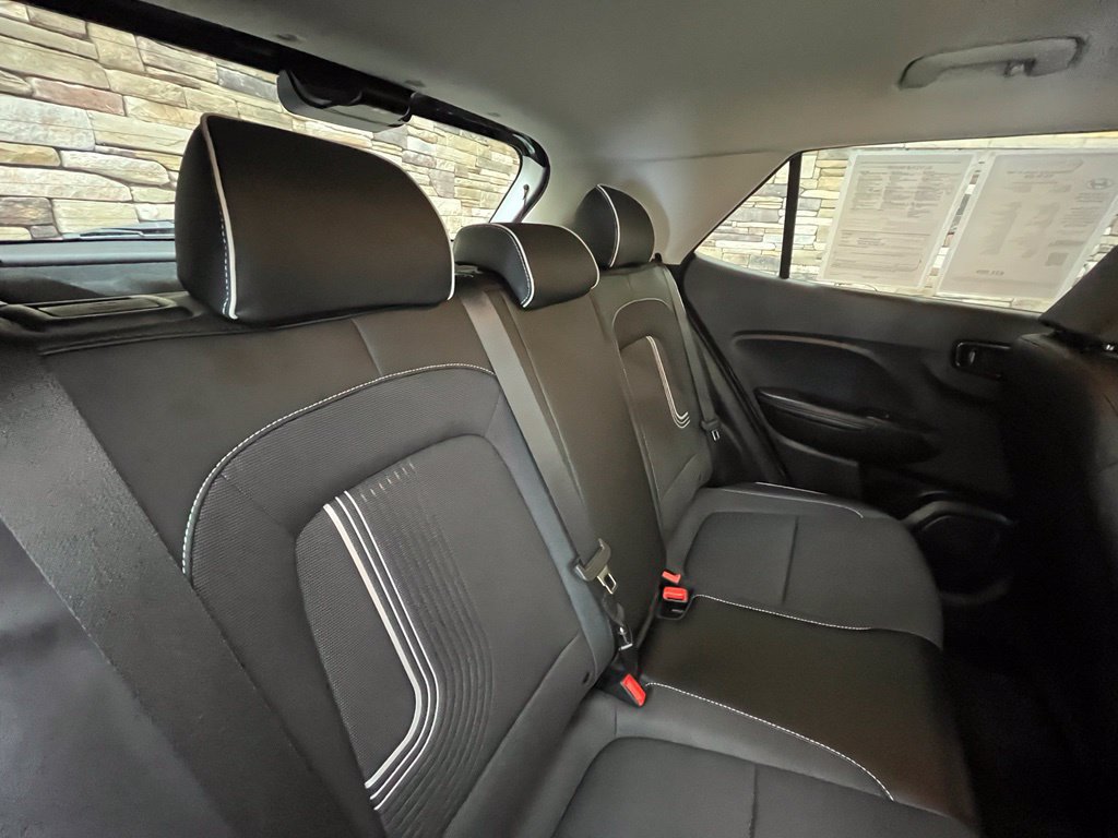 Used 2024 Hyundai Venue Limited FWD image 47