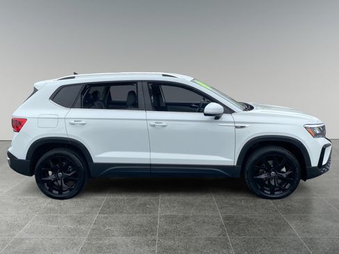 Used 2024 Volkswagen Taos SE w/ Black Wheel Package FWD image 6