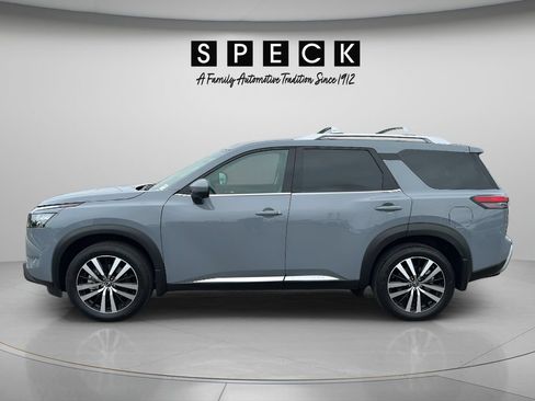 Used 2025 Nissan Pathfinder Platinum w/ Cargo Package AWD/4WD image 2