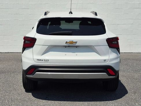 Used 2025 Chevrolet Trax LT w/ LT Convenience Package FWD image 13