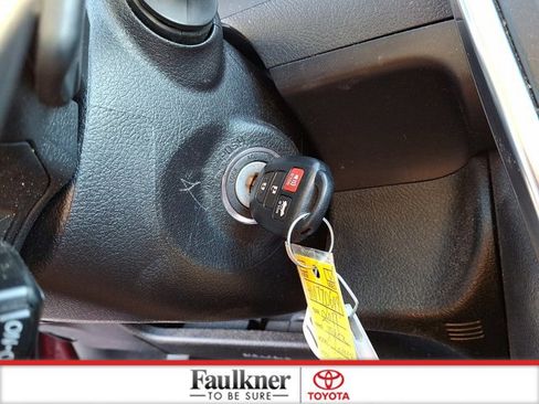 Used 2017 Toyota Camry SE image 22