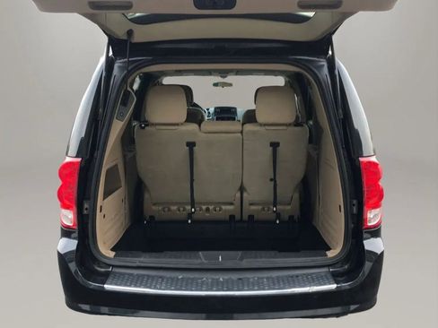 Used 2014 Dodge Grand Caravan SXT FWD image 12
