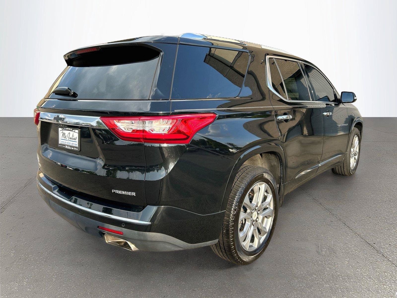 Used 2019 Chevrolet Traverse Premier w/ Driver Confidence II Package FWD image 4