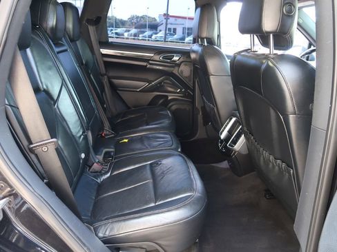 Used 2012 Porsche Cayenne S image 9