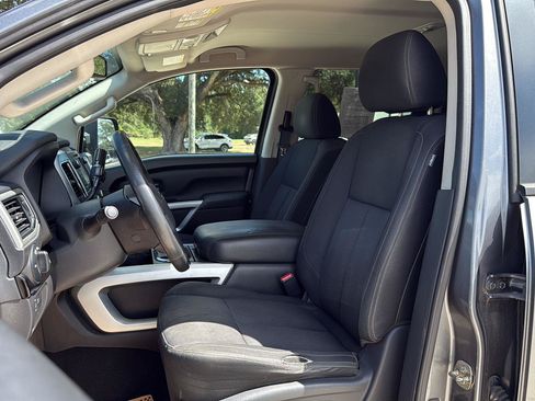 Used 2018 Nissan Titan SV w/ SV Convenience Package AWD/4WD image 13