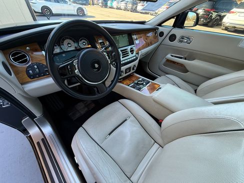 Used 2014 Rolls-Royce Wraith image 14
