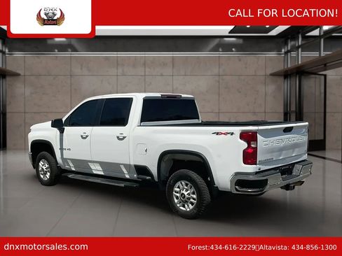 Used 2022 Chevrolet Silverado 2500 LT AWD/4WD image 3