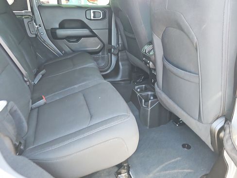Used 2022 Jeep Wrangler Unlimited Sahara w/ LED Lighting Group AWD/4WD image 25