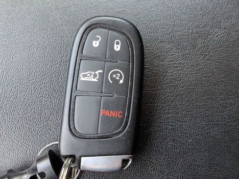Used 2019 Jeep Cherokee Limited AWD/4WD image 34