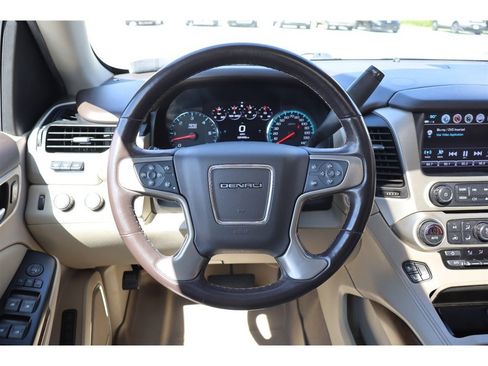 Used 2020 GMC Yukon XL Denali w/ Denali Premium Package AWD/4WD image 23