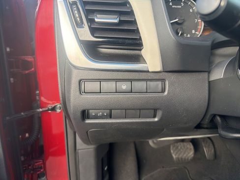 Certified 2022 Nissan Rogue SV image 33