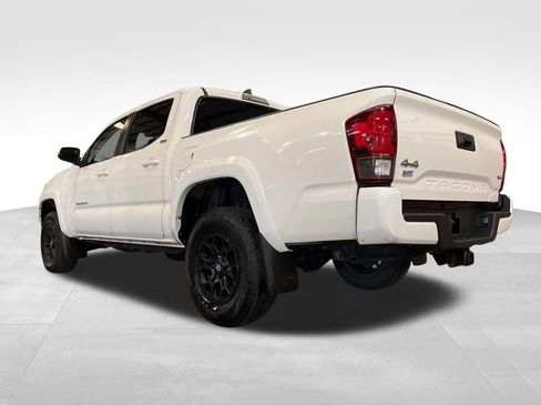 Used 2021 Toyota Tacoma SR5 w/ Technology Package image 11