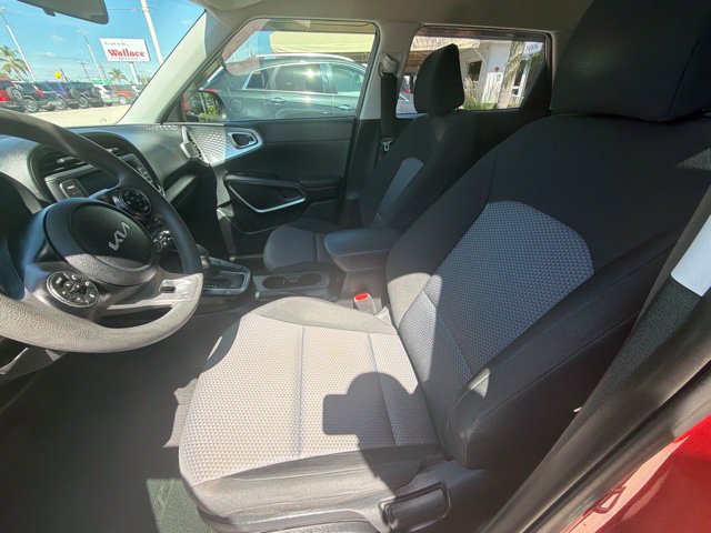 Certified 2022 Kia Soul LX FWD image 2