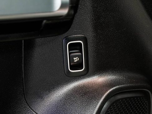 Used 2020 Mercedes-Benz GLB 250 image 44