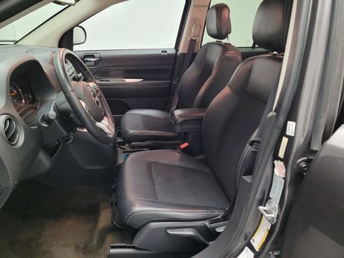 Used 2016 Jeep Compass Latitude image 17