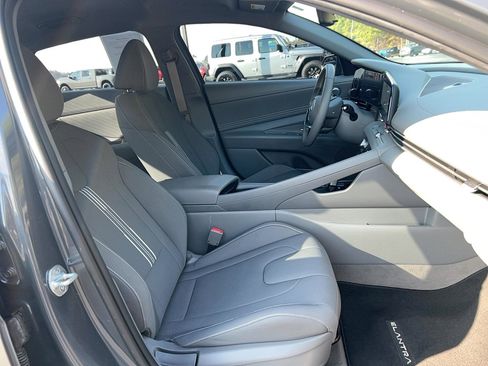 Used 2023 Hyundai Elantra SEL w/ Convenience Package image 24