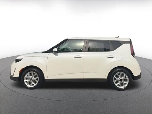 Used 2025 Kia Soul LX w/ LX Technology Package FWD image 9
