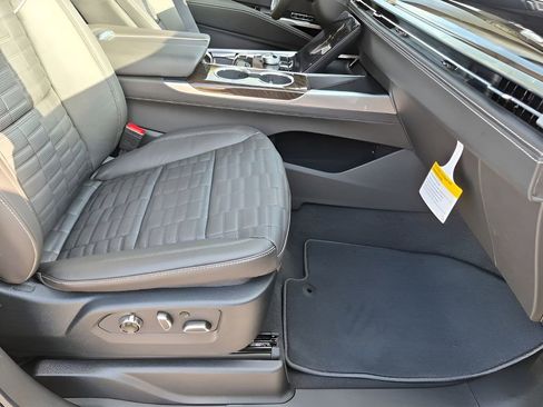 New 2026 Cadillac Escalade ESV Platinum Sport w/ LPO, ONYX Package image 10