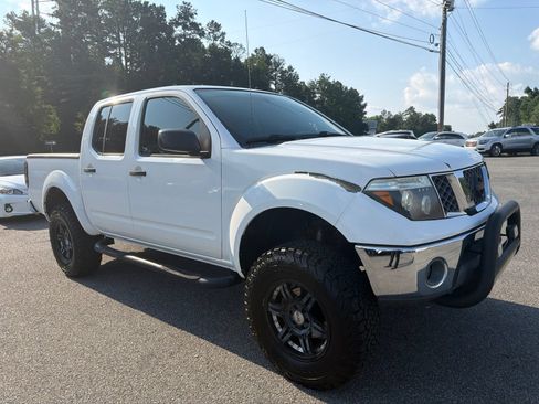 Used 2010 Nissan Frontier SE RWD image 3