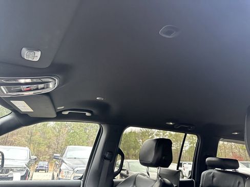 Used 2022 Jeep Wagoneer Series III w/ Rear Seat Video Group 1 image 35