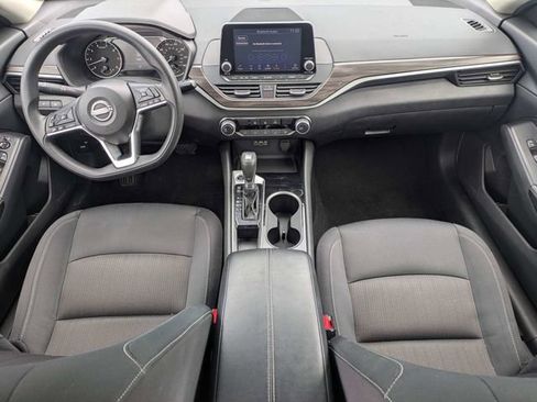 Used 2024 Nissan Altima 2.5 SV FWD image 14