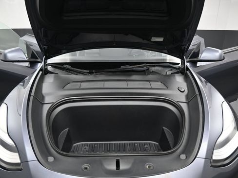 Used 2022 Tesla Model Y Long Range AWD/4WD image 39