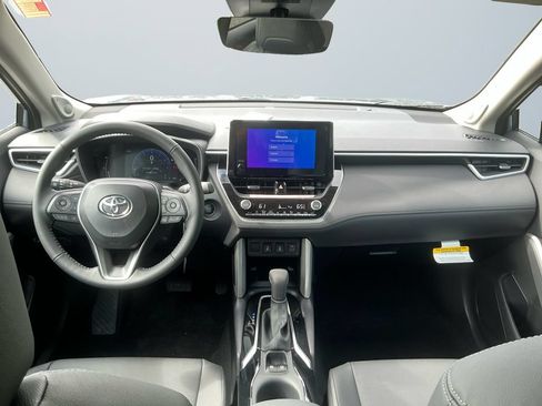 Used 2025 Toyota Corolla Cross XLE w/ Convenience Package AWD/4WD image 11