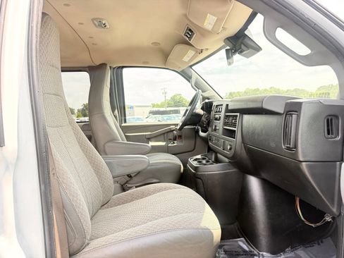 Used 2020 Chevrolet Express 3500 LT w/ LT Preferred Equipment Group RWD image 20