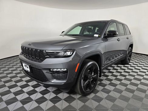 New 2025 Jeep Grand Cherokee Limited w/ Black Appearance Package image 8