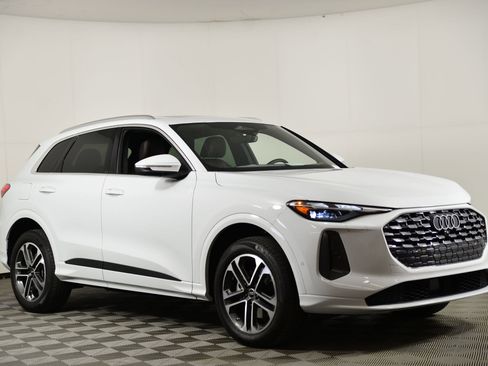 Certified 2025 Audi Q5 Premium w/ Convenience Package image 6