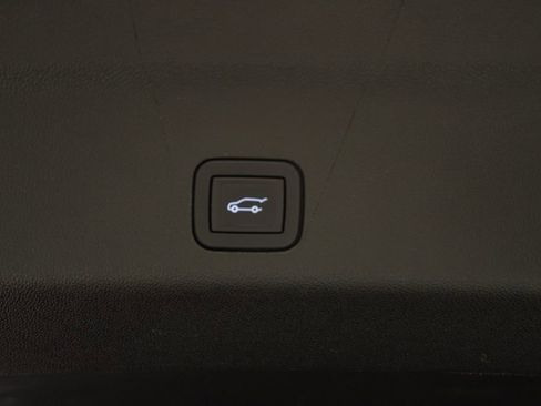 Used 2024 Chevrolet Suburban Premier image 47