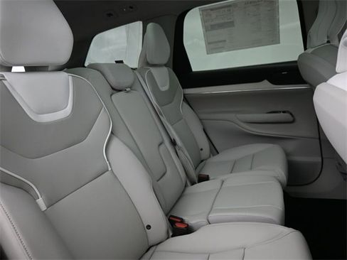 New 2025 Volvo EX90 Plus w/ Protection Package Premier image 29