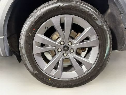 Used 2023 Ford Explorer XLT w/ Equipment Group 202A AWD/4WD image 37