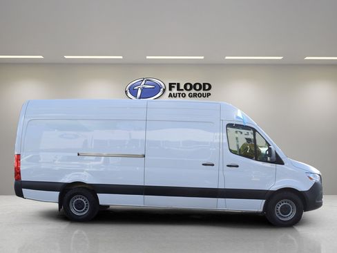 Used 2025 Mercedes-Benz Sprinter 2500 image 3