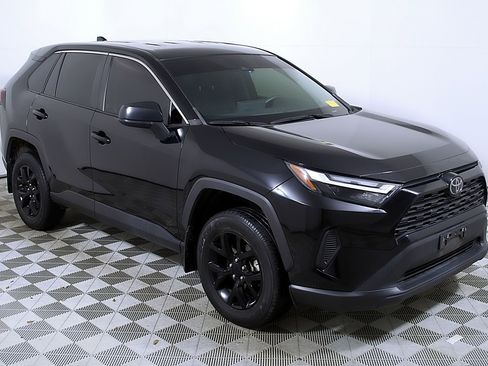 Used 2024 Toyota RAV4 LE image 6