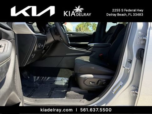 Used 2025 Jeep Grand Cherokee Laredo X w/ Luxury Tech Group I RWD image 18
