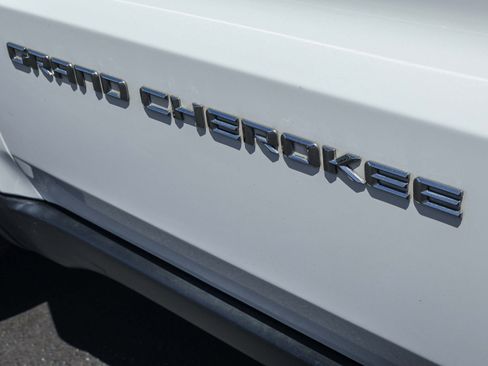 Used 2015 Jeep Grand Cherokee Laredo w/ Quick Order Package 23E AWD/4WD image 24